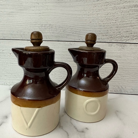 Pair of two tone ceramic stoneware oil and vinegar cruets jar with cork lids - Picture 1 of 6